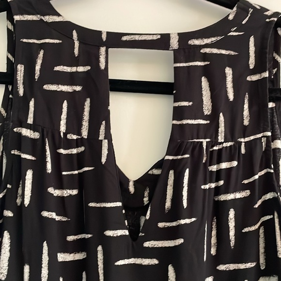 Black & White Tunic Dress - Picture 3 of 3